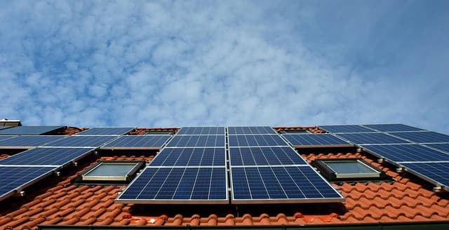 Quel avenir pour les panneaux solaires ? Innovations et tendances
