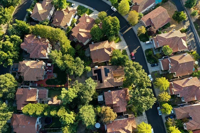 Comment les panneaux solaires transforment l'énergie durable